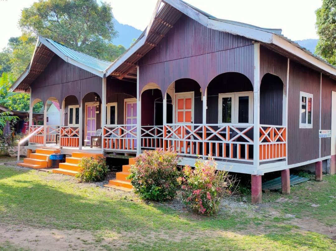 Mukut Coral Chalet Кампонг-Мукут Экстерьер фото
