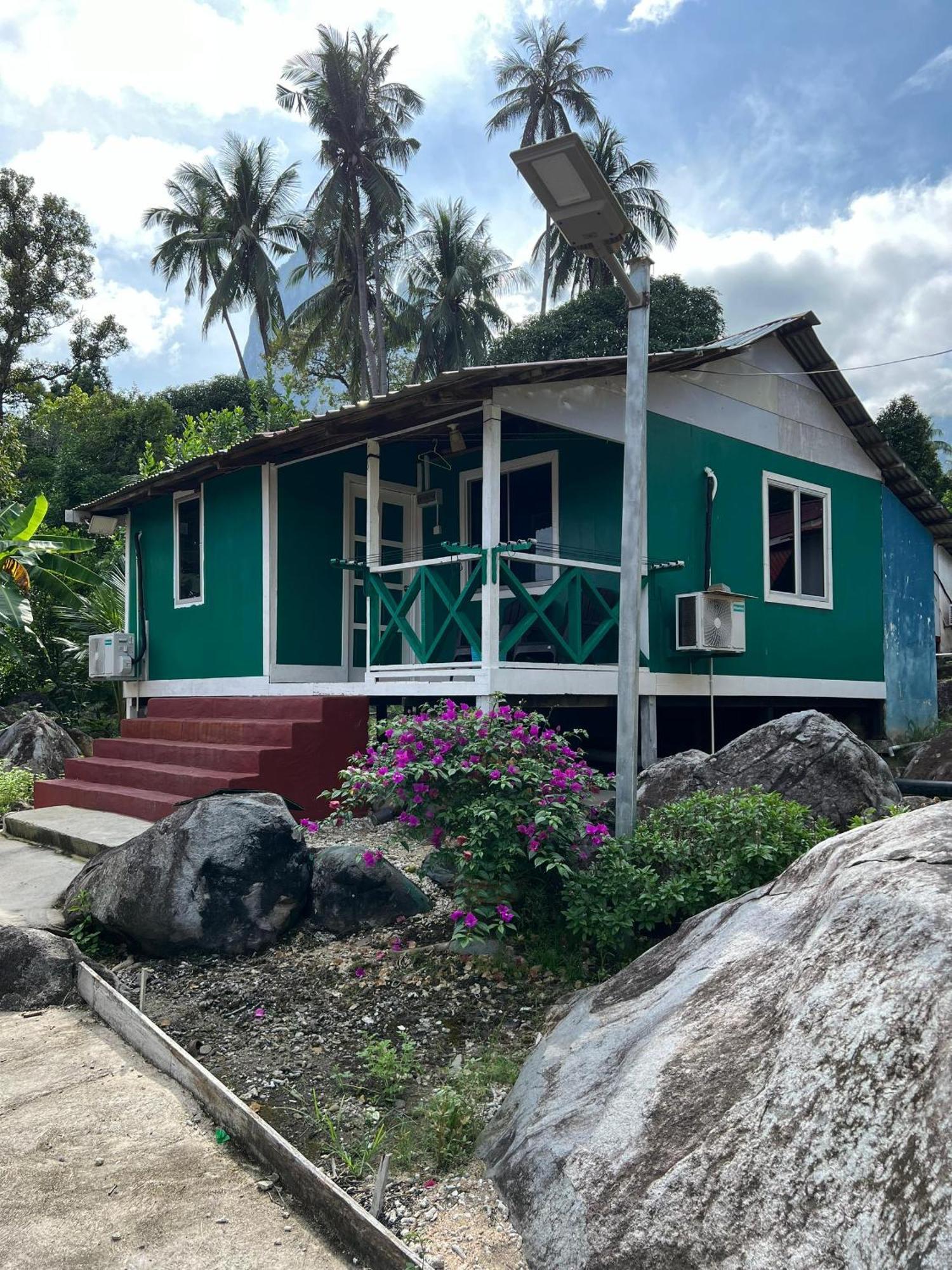 Mukut Coral Chalet Кампонг-Мукут Экстерьер фото